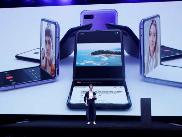 foldable iPhone,Apple,Iphone 2021 model,Samsung Electronics,Samsung foldable phone,Samsung’s Galaxy Fold,Motorola Razr,MacBook Pro,MiniLED display,iPad